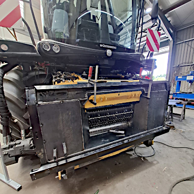 In der Blunk-Werkstatt: Umbau Kombi Bandschneidwerk mit neuem New Holland Häcksler für die GPS Ernte 04 In der Blunk-Werkstatt: Umbau Kombi Bandschneidwerk mit neuem New Holland Häcksler für die GPS Ernte 04