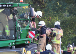 feuerwehrübung-an-landmaschinen-am-blunk-standort-rastede-foto-mirko-fruehling-970