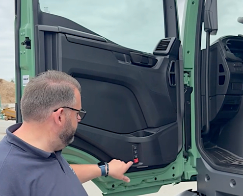 blunk-investiert-in-12-moderne-man-lkw-mit-hakenlift-02