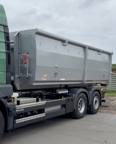 blunk-investiert-in-12-moderne-man-lkw-mit-hakenlift-07