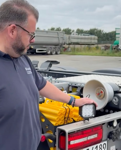 blunk-investiert-in-12-moderne-man-lkw-mit-hakenlift-08