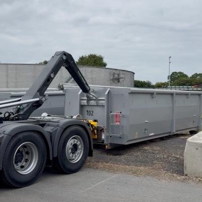 blunk-investiert-in-12-moderne-man-lkw-mit-hakenlift-12