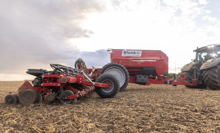 Blunk: Rapsaussaat in Schleswig-Holstein mit Horsch Einzelkornlege - Foto Max Stegemann -04