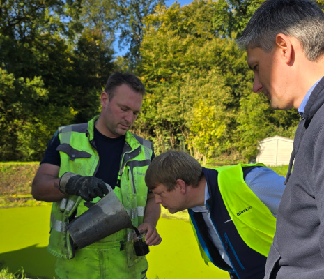 blunk-im-einsatz-bei-klaerteichentschlammung-und-abtransport-2497195091